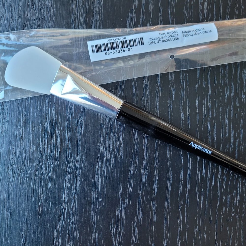 Younique Applicator Tool